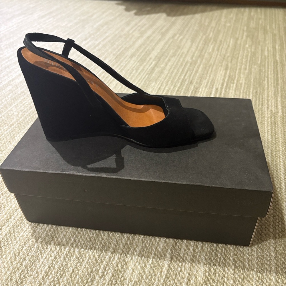 Elegant Black Wedge Sandals